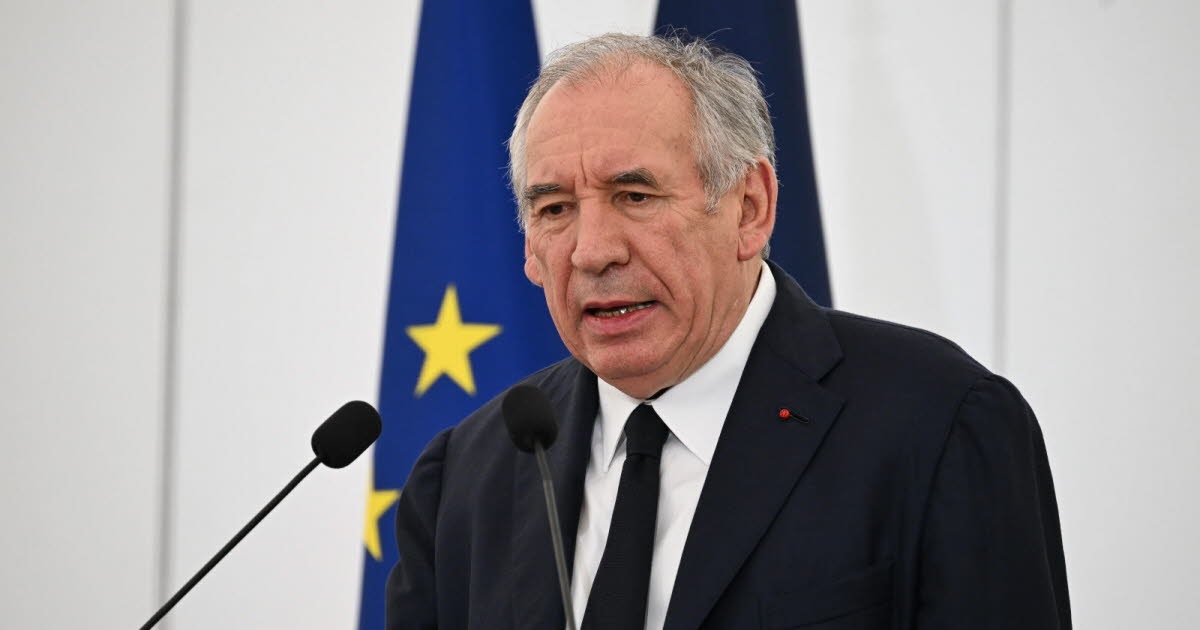 Política. Voto de confiança: François Bayrou diz estar "pronto" para abandonar a ideia de eliminar os dois feriados.