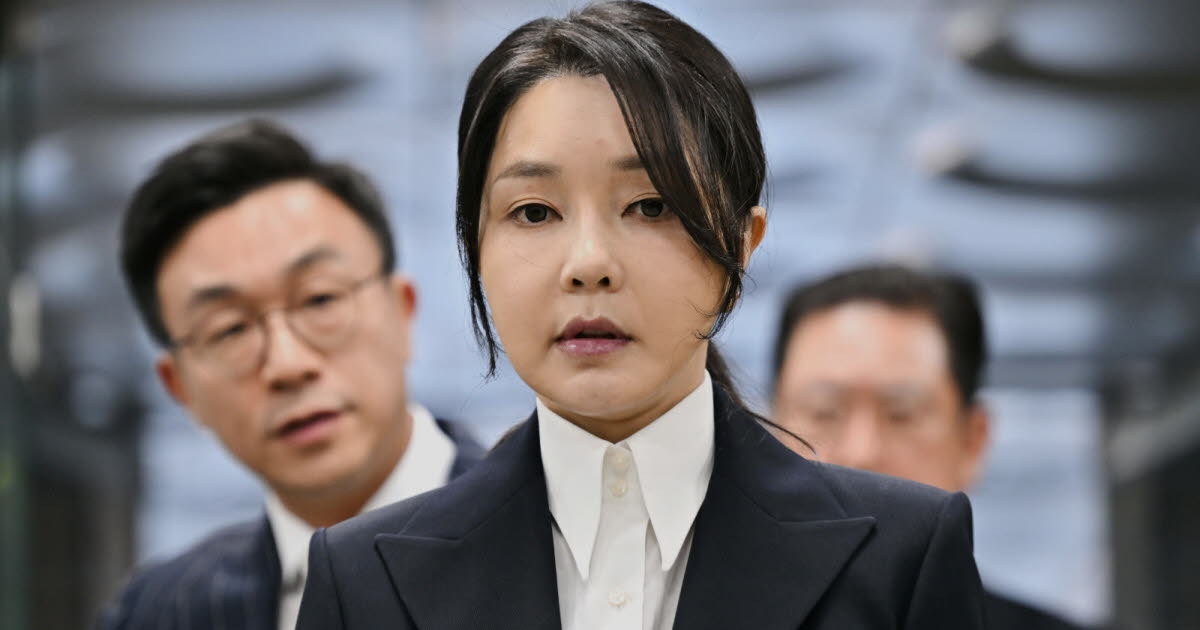 Corea del Sur: Arrestan a la esposa del expresidente derrocado Yoon y allanan oficinas del partido