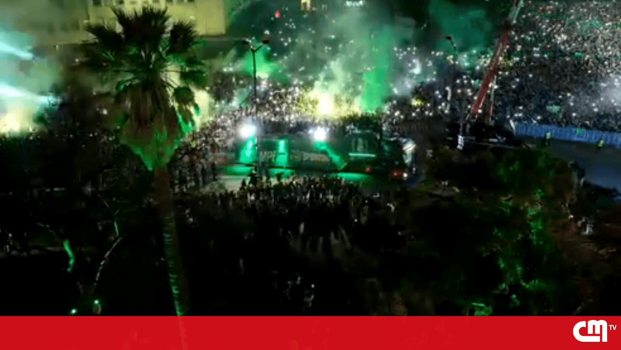 <![CDATA[ O momento em que o autocarro do Sporting chega ao Marquês ]]>