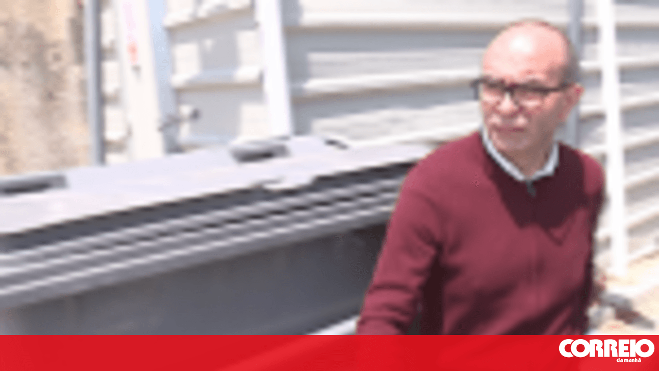 <![CDATA[ Pena suspensa para padre que se masturbou em frente a três crianças. Foi condenado por 13 crimes de abuso sexual ]]>