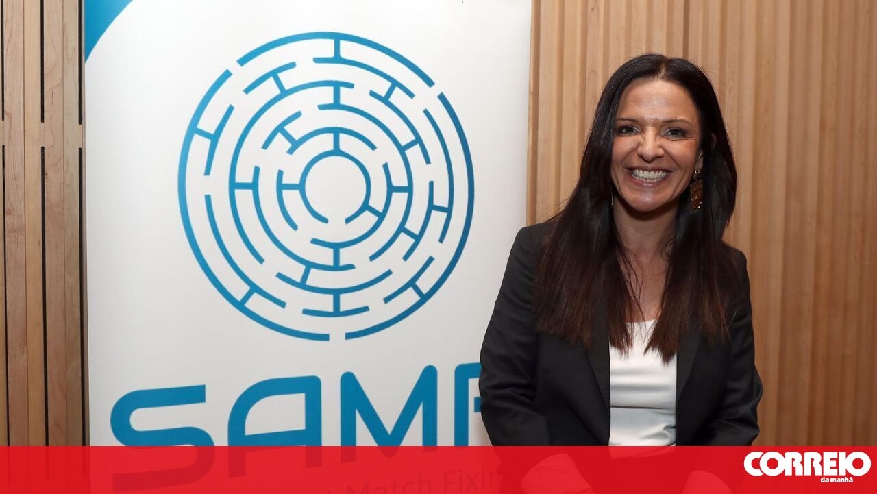 <![CDATA[ Governo contrata antiga diretora suspensa na FPF ]]>
