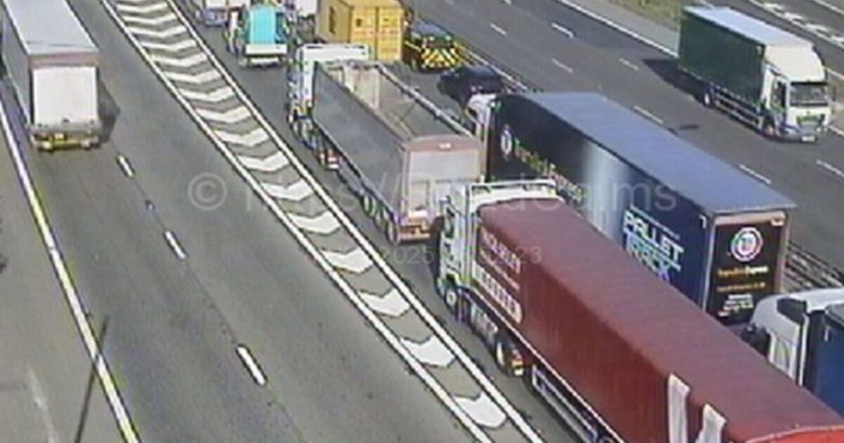 Traffico in tempo reale sulla M6 e sulla M5: incidente in autostrada causa enormi ritardi di 70 minuti