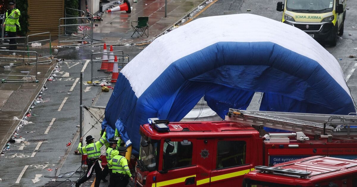 Momento orribile: un sopravvissuto all'attacco alla Manchester Arena viene "buttato a terra" da un'auto a Liverpool