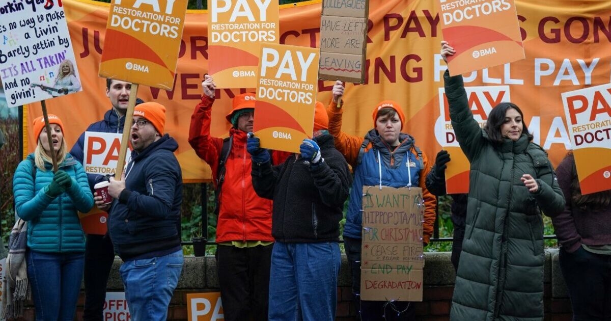 Doctors urged to strike despite pay bumb as BMA hit by 'Corbynista' row