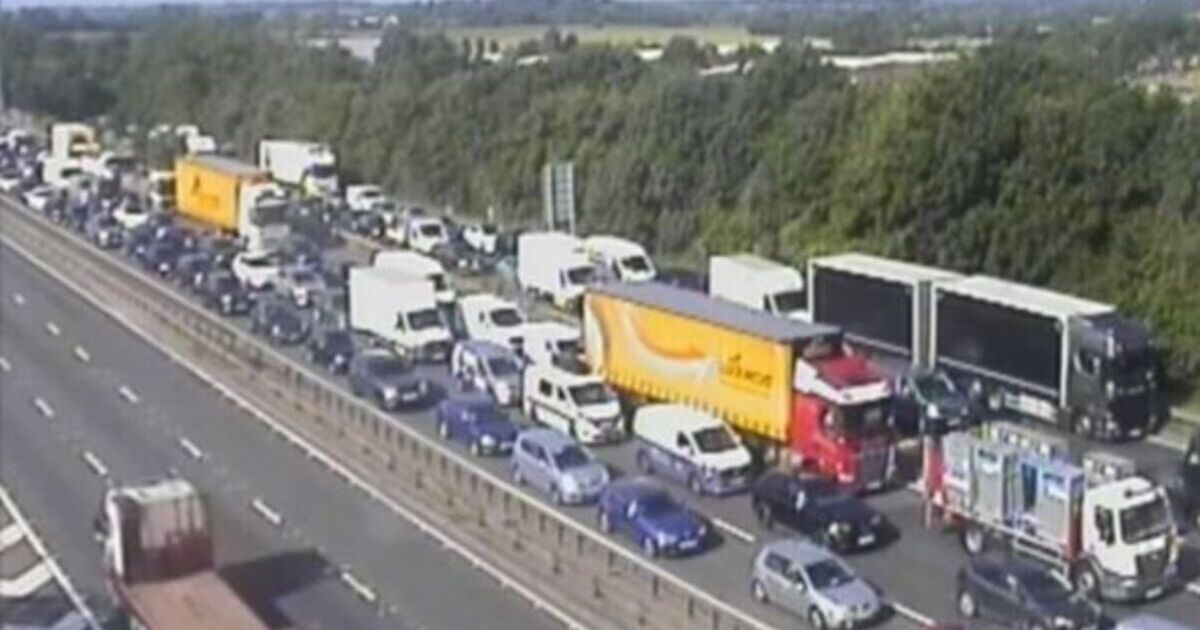 Trânsito na M25 AO VIVO: Rodovia bloqueada e carros parados após grande acidente