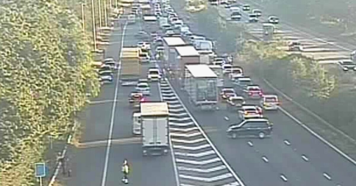 Tráfico en directo de la M1 y la M25: Caos en una transitada autopista del Reino Unido tras un incidente policial que cierra la carretera