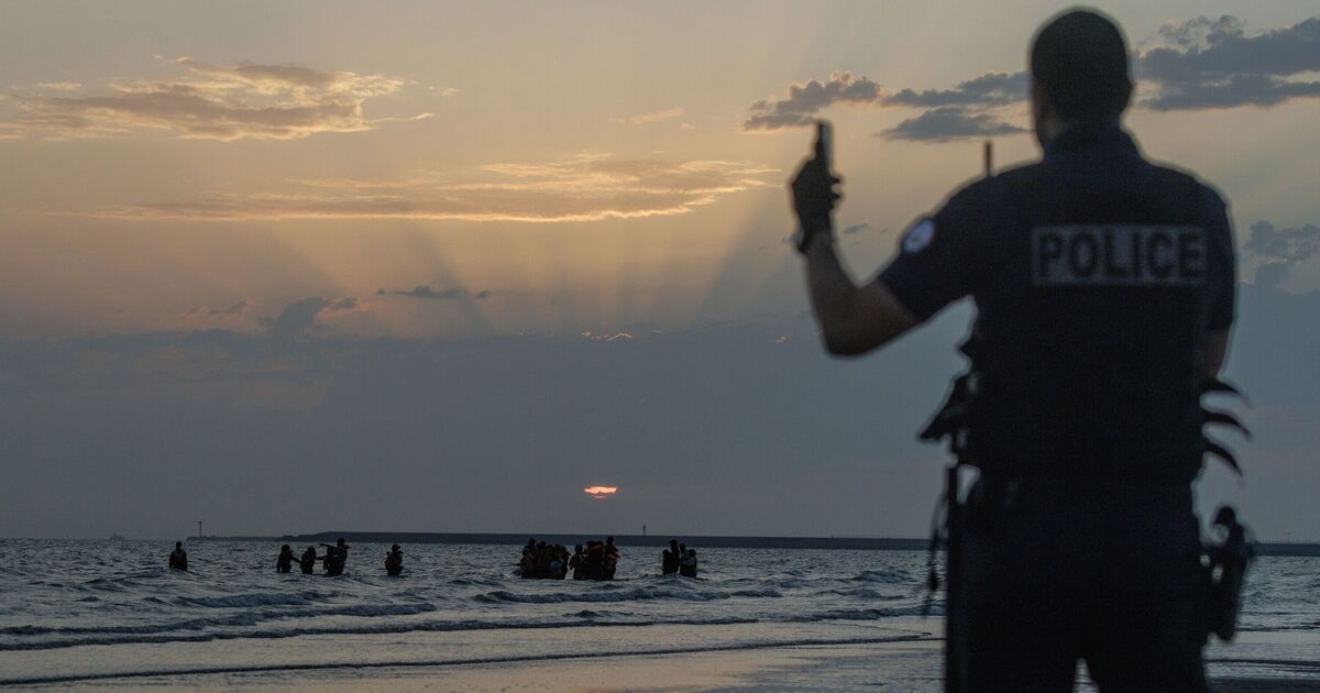 A travessia de migrantes pelo Canal da Mancha provavelmente DOBRARÁ em 2025 sem ação, alerta previsão