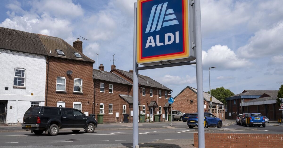 Aldi introduce la nuova regola delle 14 sterline per 65 supermercati nel Regno Unito, la prima
