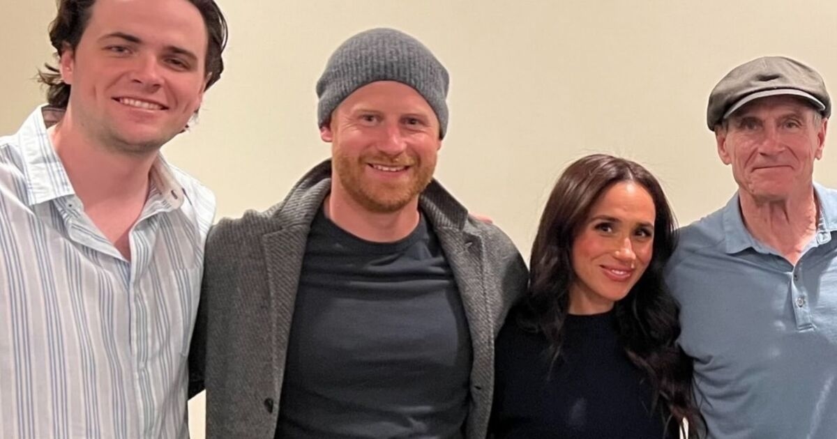 Kraliyet Ailesi CANLI: Meghan Markle, Prens Harry ile randevu gecesinden nadir bir kare paylaştı