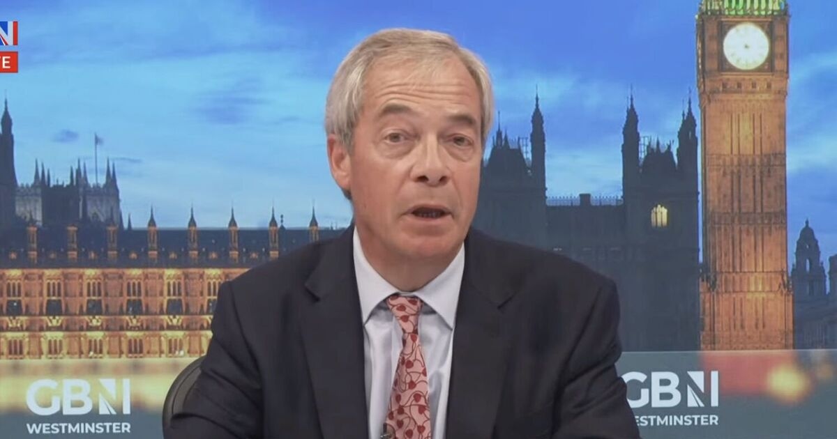 Nigel Farage interviene después de que un diputado reformista desatara un debate nacional sobre el burka: "¡No tiene sentido!"