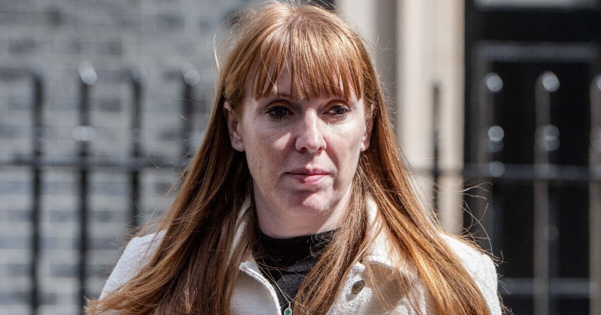 As 1,5 novas casas de Angela Rayner estão em crise enquanto moradores locais se revoltam contra o plano 'horrível'
