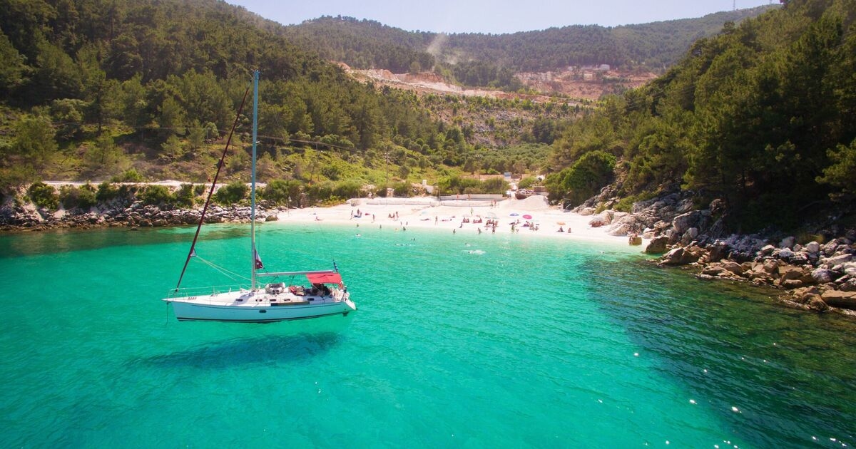 Simon Calder’s 1 Greek island he’d choose for a holiday - not Corfu, Crete or Santorini