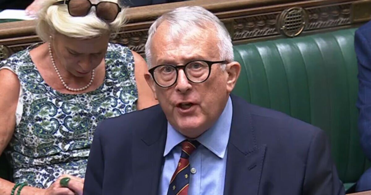 Universal Credit concerns as claimants 'caught in 5 week trap' with no payments