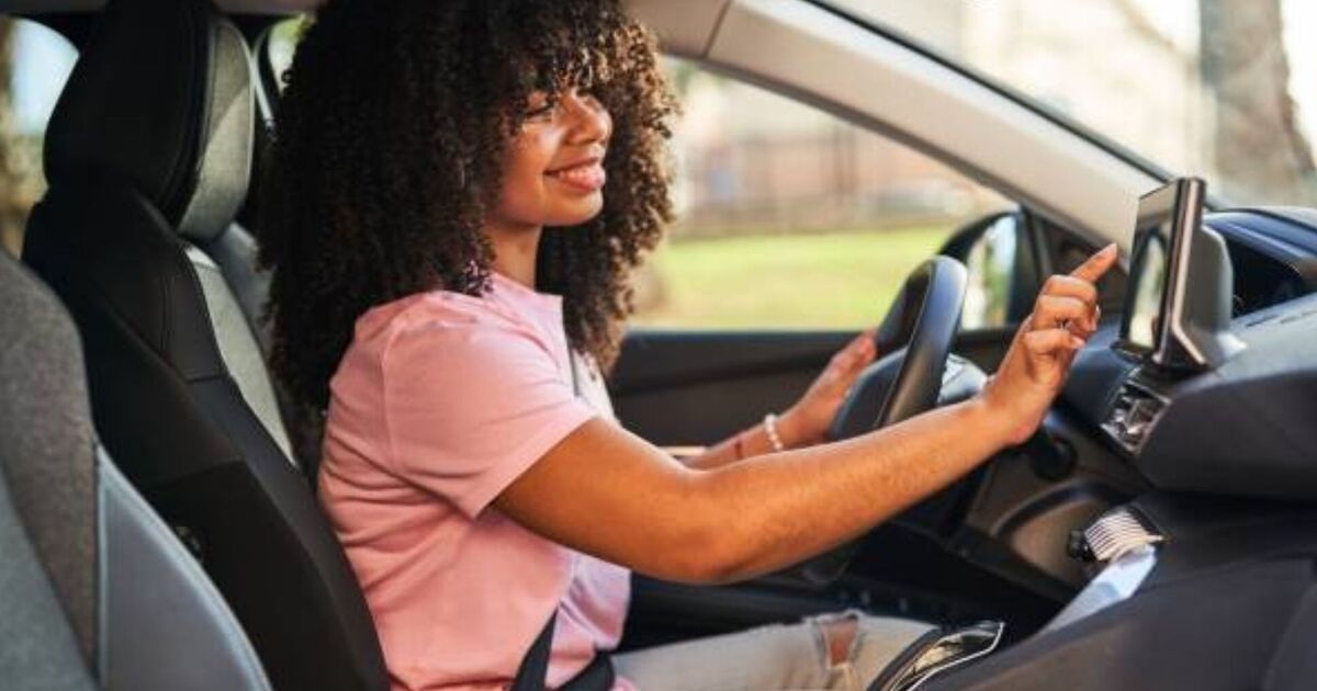 Little known button keeps car cool in hot weather and saves on fuel
