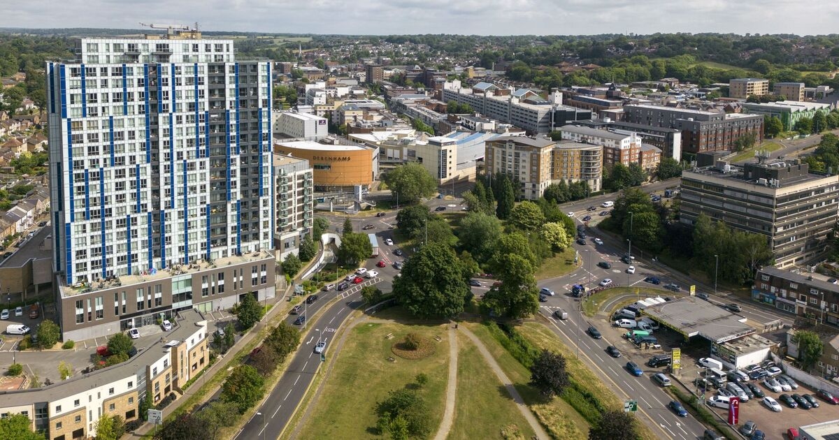 Drivers convinced roundabout 30 miles from London is 'craziest in the UK'