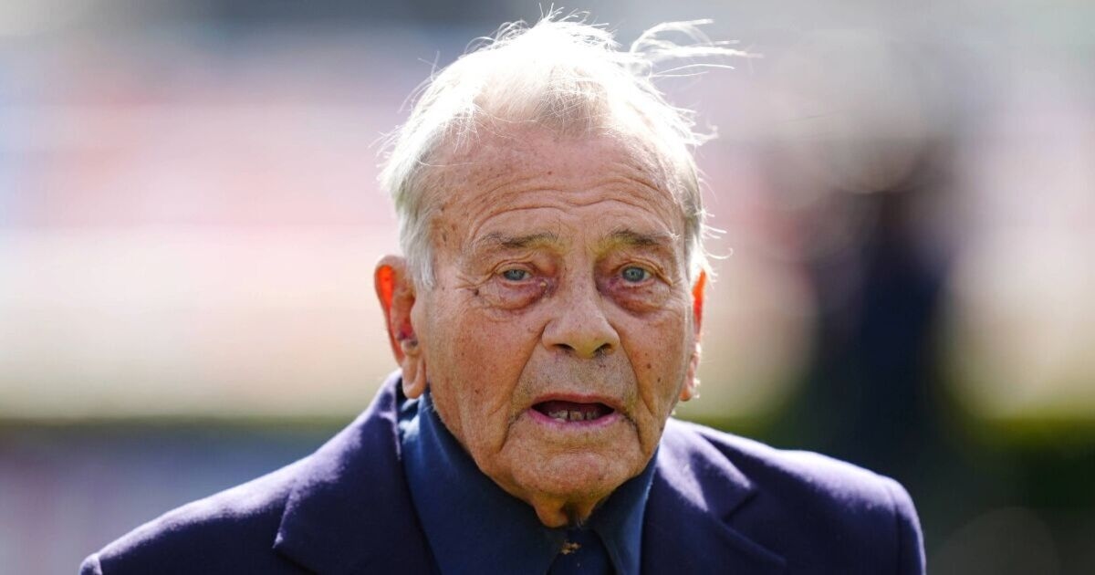 Dickie Bird nie żyje: Legenda angielskiego krykieta zmarła w wieku 92 lat, a hołdy dla sędziego napływają