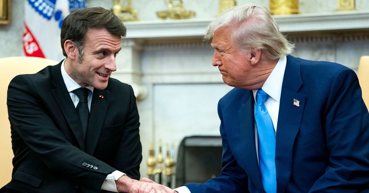 Trump e Macron em outra grande batalha de aperto de mão e eles estão nisso há 8 anos