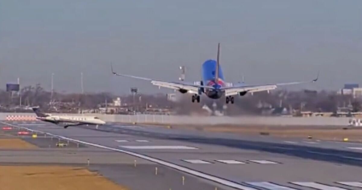 Momento em que avião quase colide com jato na pista enquanto piloto herói faz movimento incrível