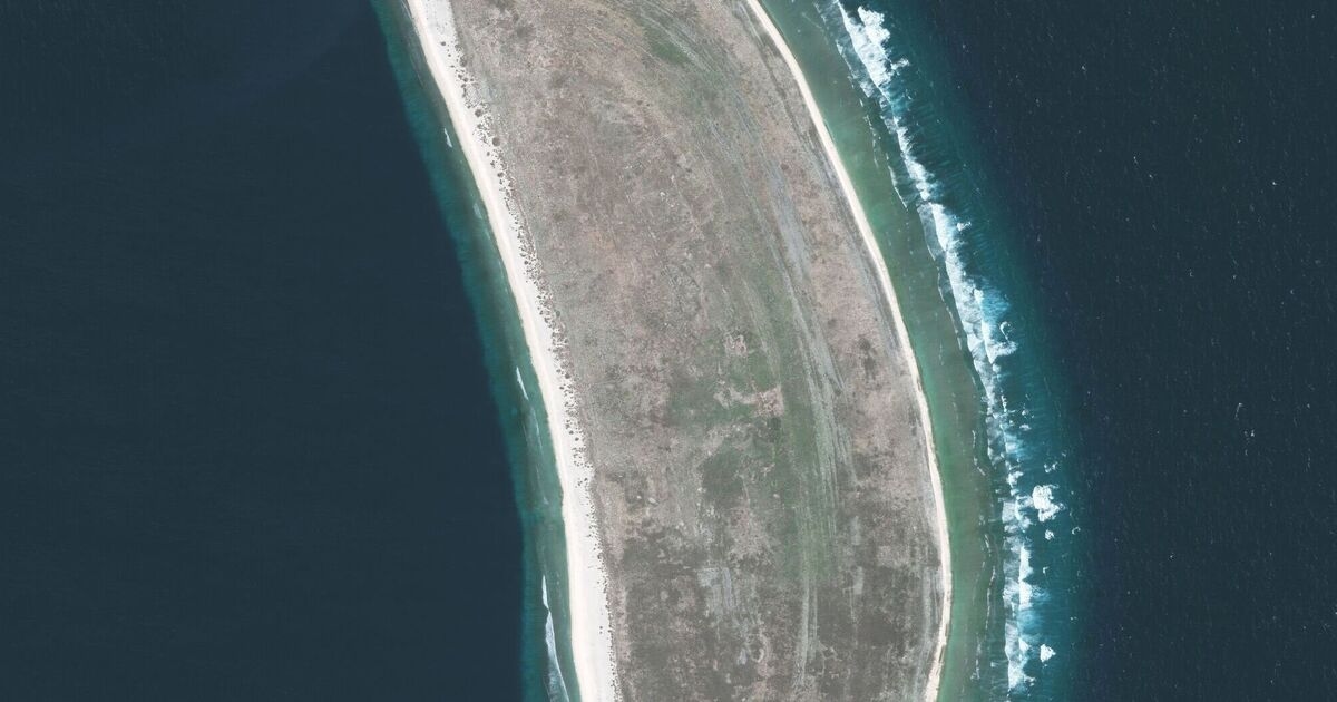 Experts pinpoint Amelia Earhart mystery crash site using a carefully restored 1937 radio