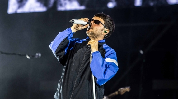 Gazzelle, Circo Massimo'daki konserde duygulandı: «Sekiz yıl önce ilk canlı performansımdı ve bugün buradayım»