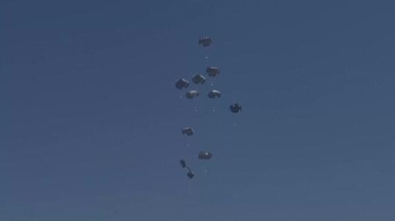 Planes from Jordan and the Emirates drop aid on Gaza