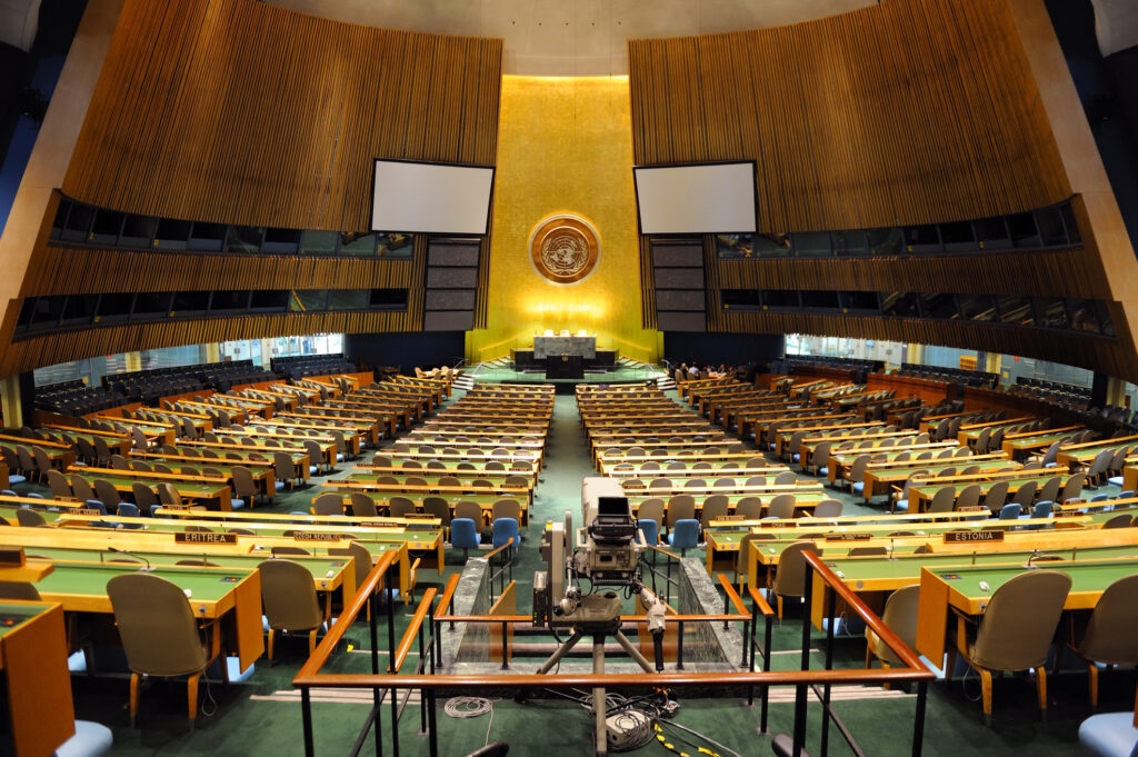 Assembleia Geral da ONU votará em duas resoluções concorrentes no aniversário do início da guerra