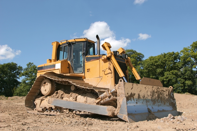 Grote sloop op Staten Island: burgemeester en politiecommissaris van New York kijken toe hoe bulldozer honderden fietsen verplettert