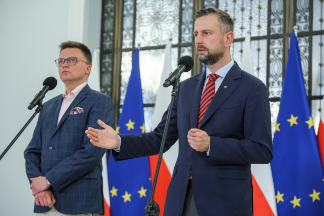PSL, parti üyelerine PiS ve Konfederacja ile koalisyon hakkında soru sordu. "Ruh hallerini kontrol etmek"