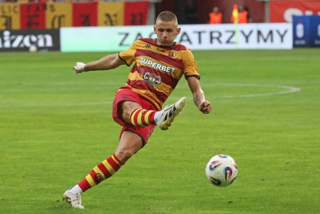 Clubes poloneses em ligas europeias. Jagiellonia-FK Novi Pazar 2-1; Légia-Banik 2-2