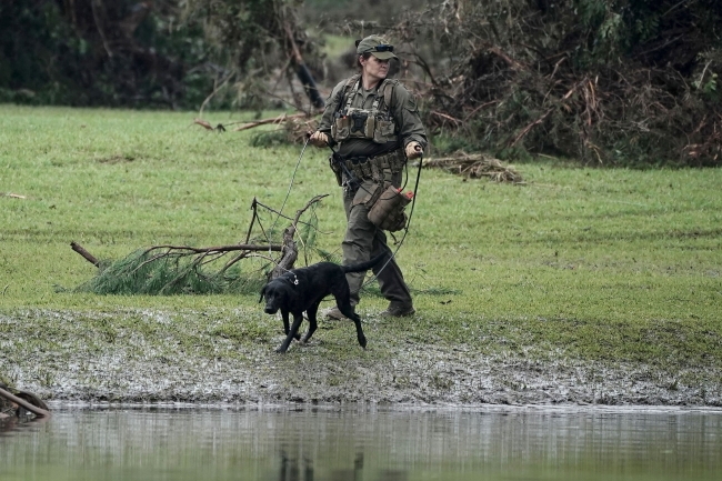 Suspenden búsqueda de víctimas en Texas por riesgo de nuevas inundaciones
