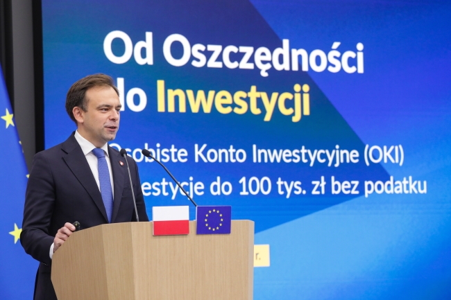 De minister van Financiën presenteerde de uitgangspunten van het "OKI"-programma. Polen zouden tot 100.000 PLN belastingvrij kunnen investeren.