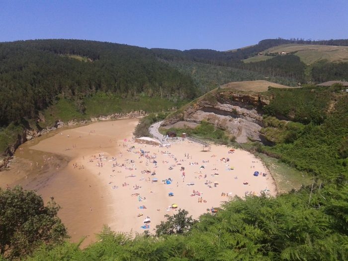 Der Strand von Galizano in Kantabrien ist wegen eines möglichen Ausbruchs einer durch Umweltverschmutzung verursachten Magen-Darm-Grippe geschlossen.