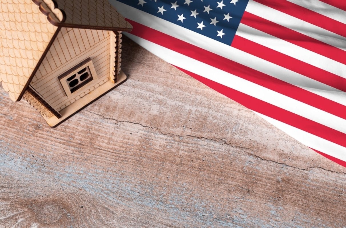 Rynek nieruchomości 2025: wysokie stopy procentowe kredytów hipotecznych w USA stanowią wyzwanie dla kupujących, podczas gdy w Meksyku pojawiają się rozwiązania dotyczące ryzyka walutowego