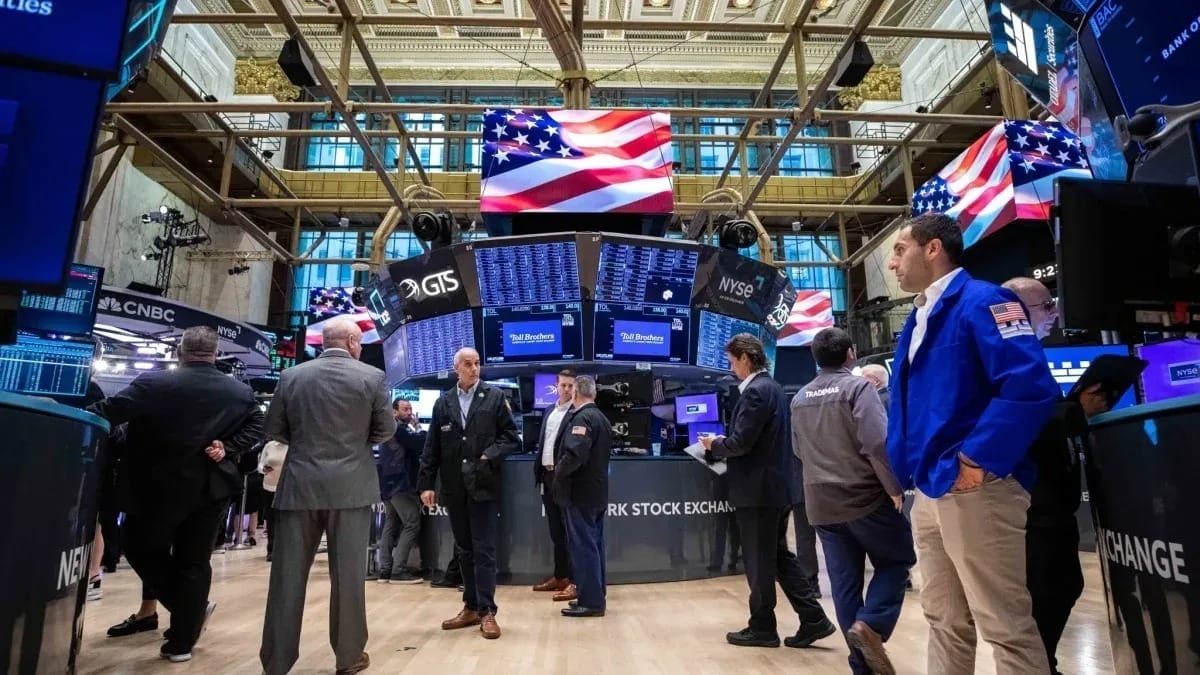 Dikkatli Piyasalar: Wall Street Tarihi Ralli Sonrası Düşüşle Açıldı; Meksika Pesosu Sabit Kalıyor
