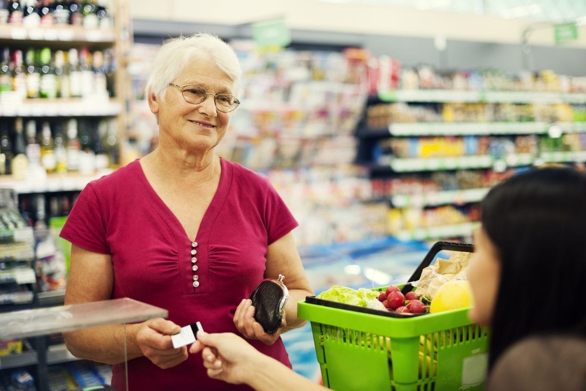 Loyalty that PAYS: La Comer and OXXO Wallets: Do They Give You Money Back?