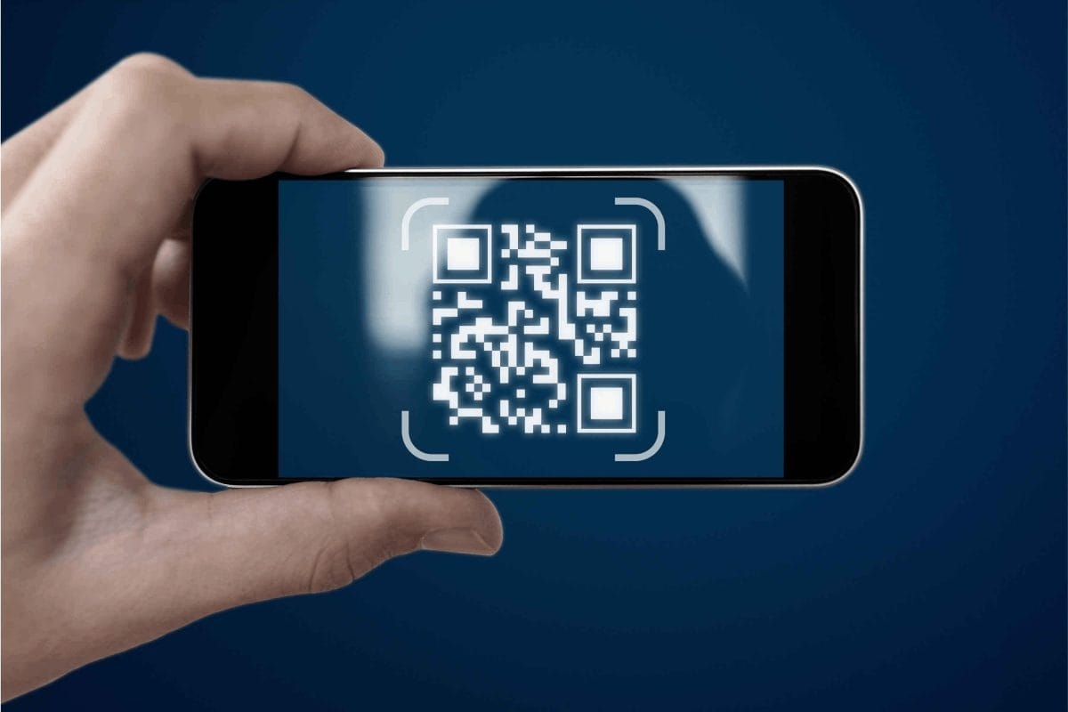 Come proteggersi dalle truffe quando si scansionano i codici QR in luoghi pubblici
