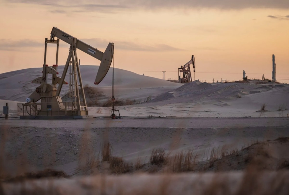 DOWN BUT NOT OUT: OPEC Must Squeeze US Shale Much More to Win Oil Price War