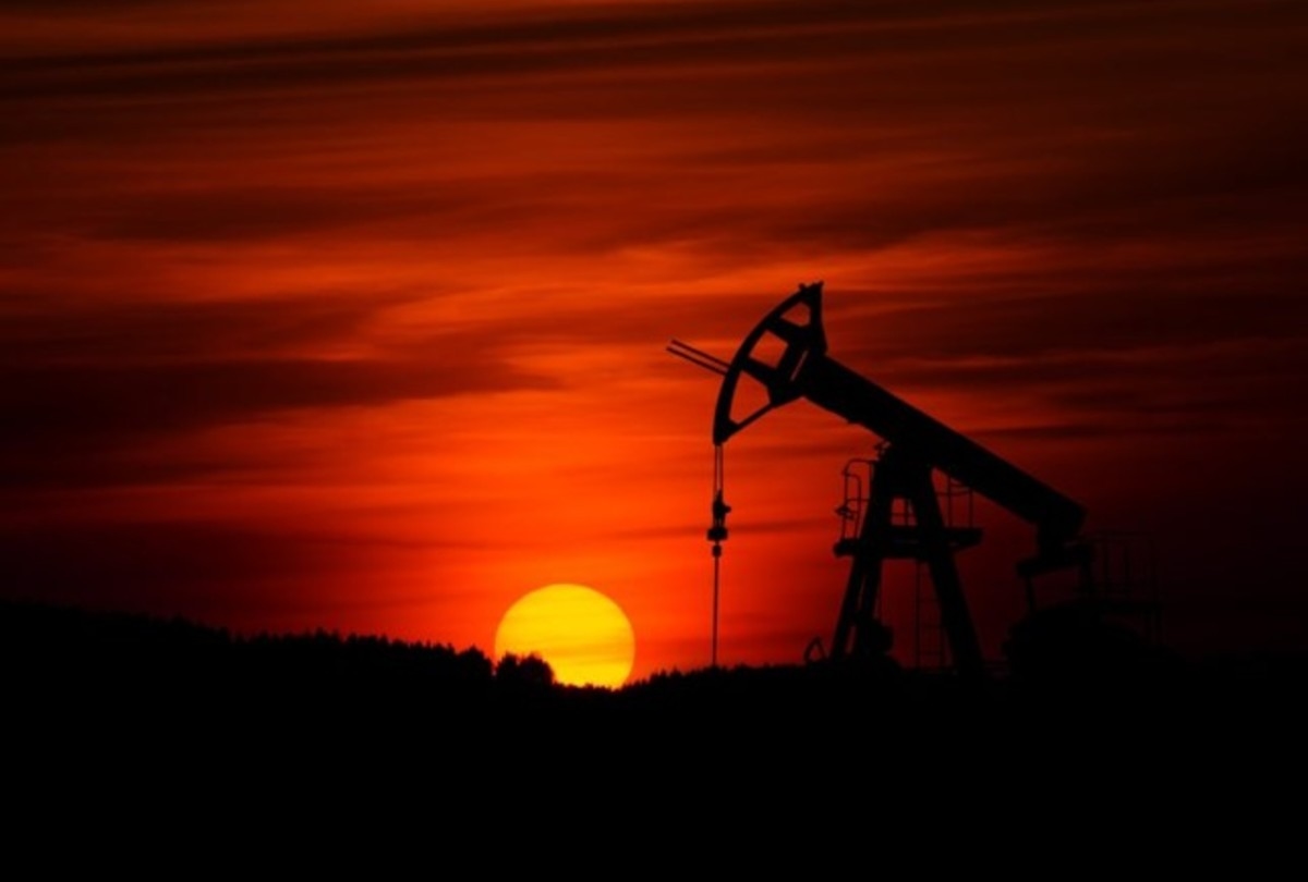 Oil Edges Up, Investors Eye Trump Statement on Russia