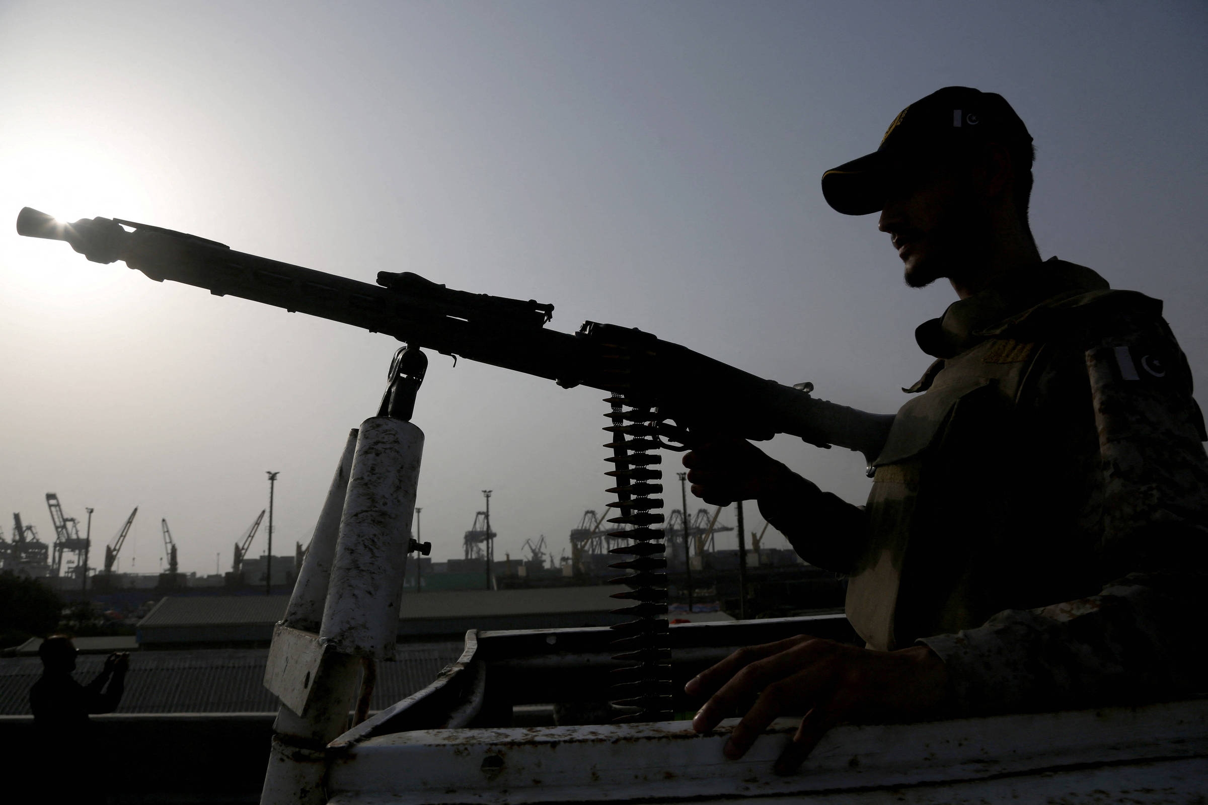 India e Pakistan intensificano gli attacchi e si avvicinano alla guerra