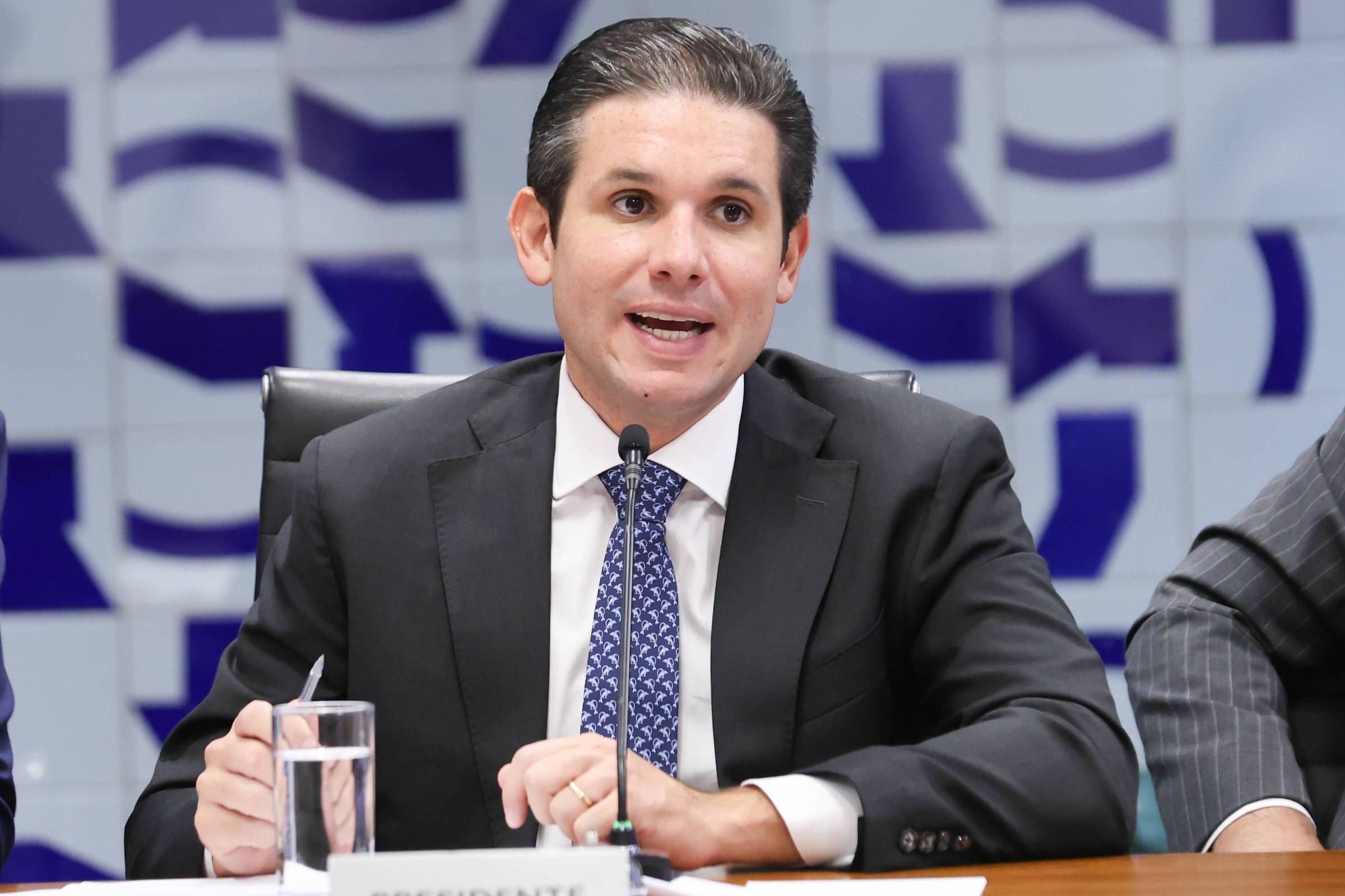 Motta diz à oposição que derrubada de decreto do IOF será discutida com líderes na quinta (29)