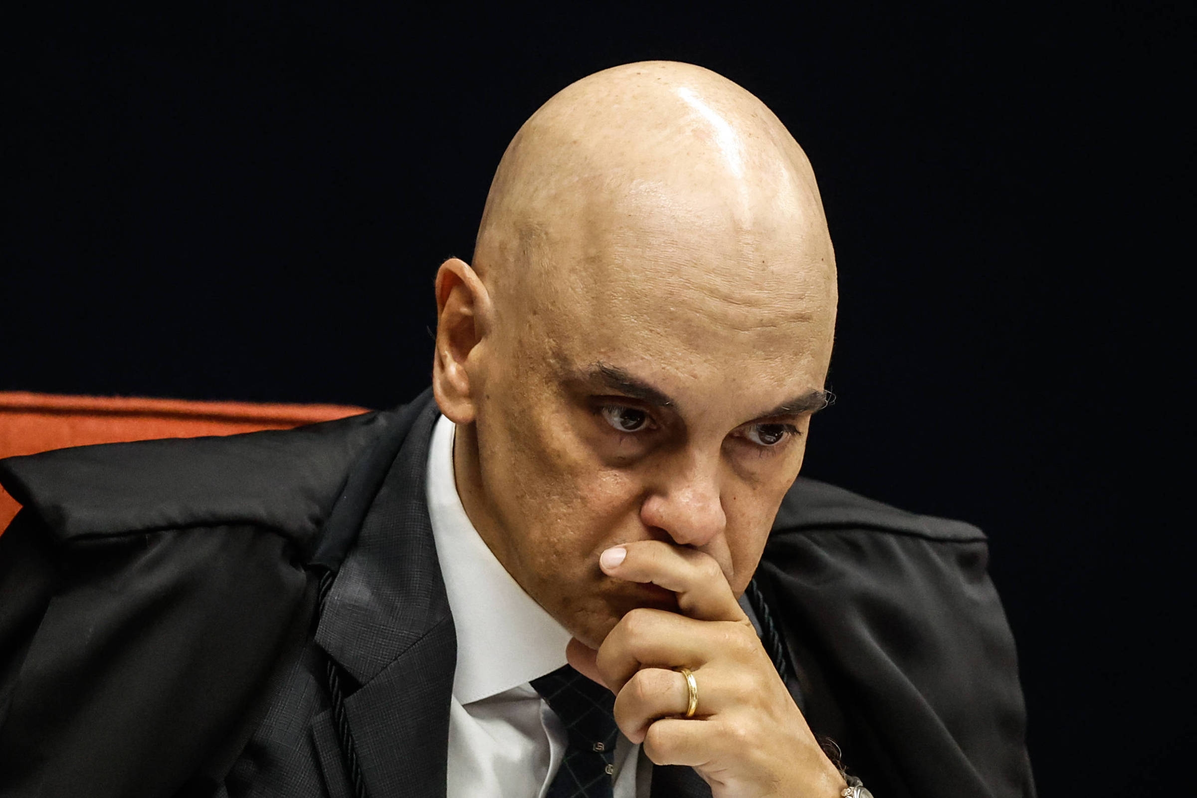 Mônica Bergamo: l'arrestation de Bolsonaro provoque la colère des juges de la Cour suprême, isole Moraes et pourrait être reconsidérée