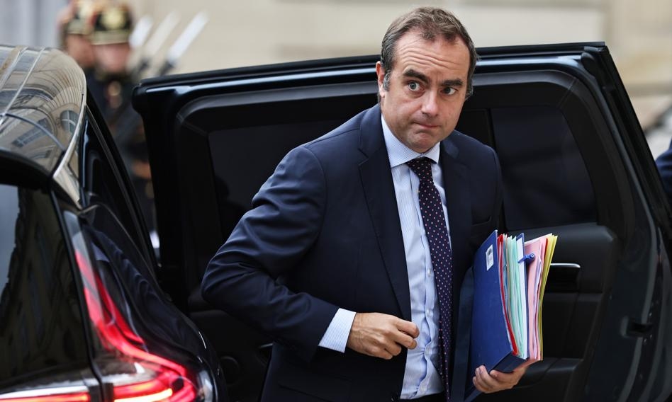 El nuevo primer ministro francés retiró la idea de cancelar dos días libres.