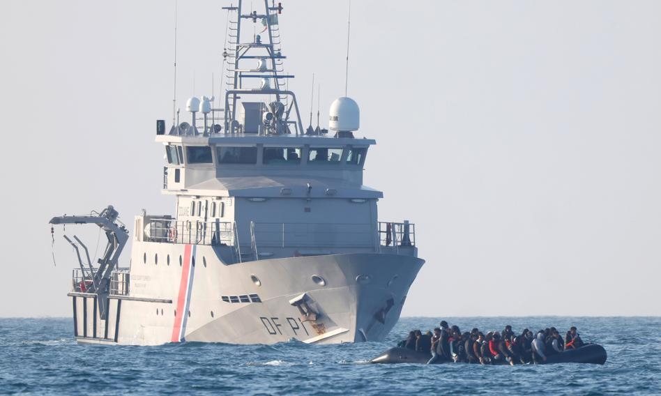 30.000 inmigrantes cruzaron ilegalmente el Canal de la Mancha, dejando a los británicos furiosos