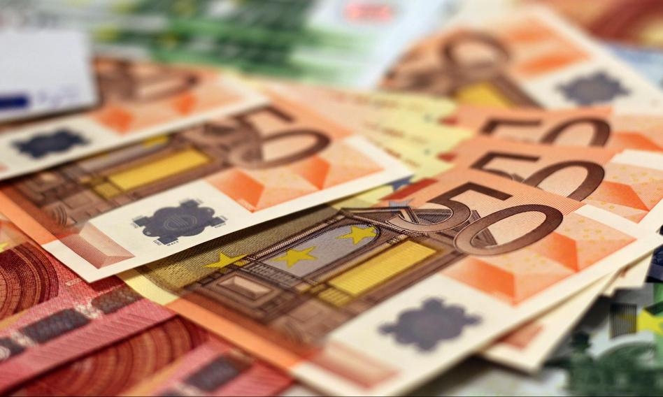 La euroinflación se mantiene en el objetivo por segundo mes consecutivo. Pero los precios de los alimentos y los servicios son preocupantes.