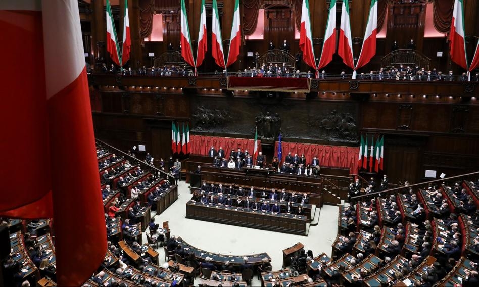 Se acabaron las conversaciones en el Parlamento italiano. Los micrófonos cuentan automáticamente el tiempo de intervención.