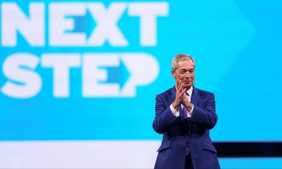İngilizler kemer sıkma politikalarından bıktı. Farage bütçeye 230 milyar sterlin ekleme sözü verdi