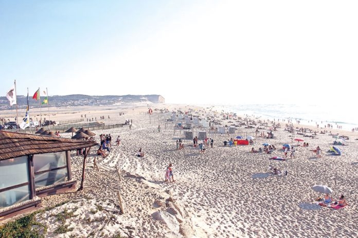 La playa de Foz do Arelho fue declarada en alerta roja por avistamiento de tiburón