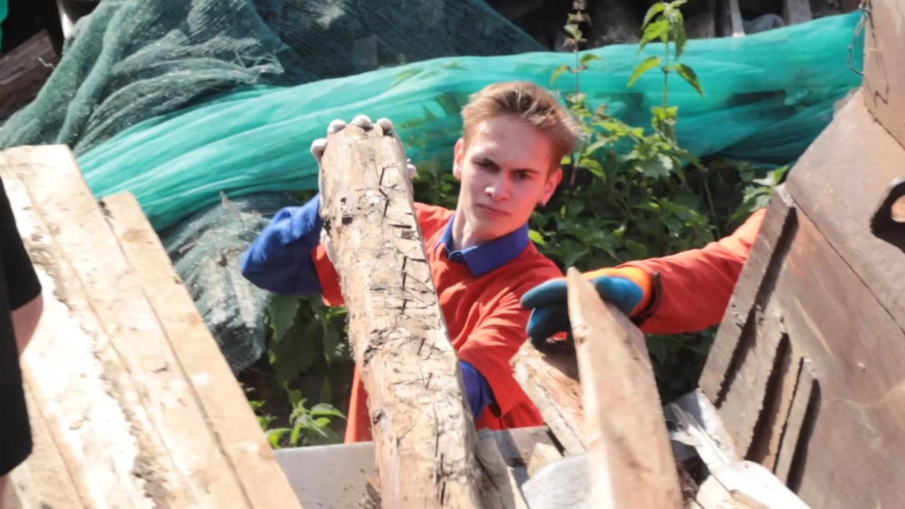 Una encuesta reveló cuáles son los trabajos a tiempo parcial más frecuentes que realizan los adolescentes de Nóvgorod en verano.