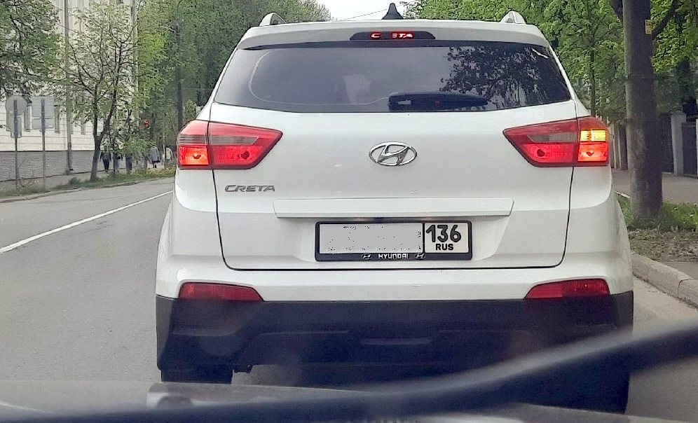 For whom is the tricolor: the State Traffic Inspectorate explained why cars with numbers without a flag are found on Novgorod roads
