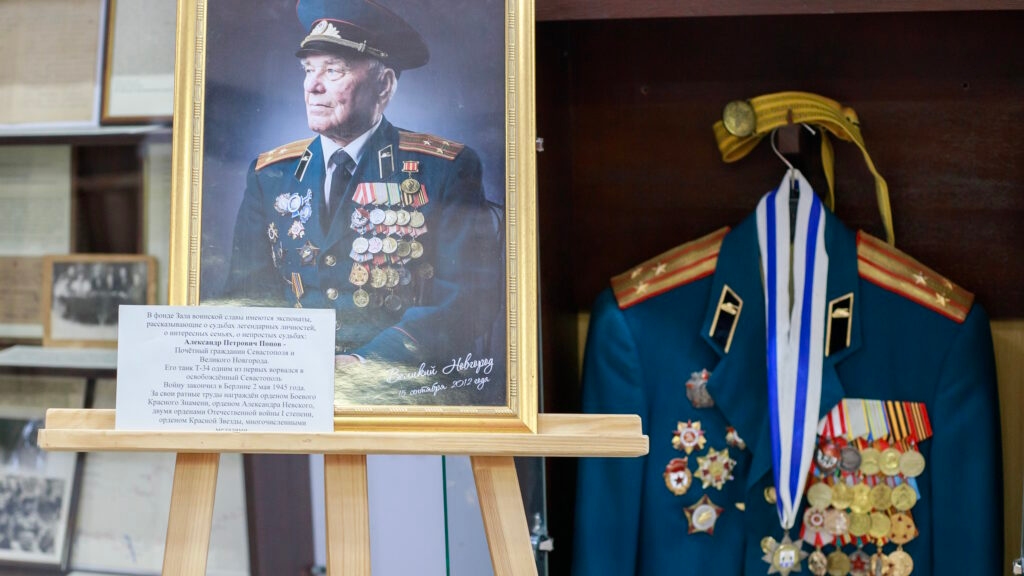 Военные реликвии Почётного гражданина Великого Новгорода Александра Попова стали экспонатами муниципального музея